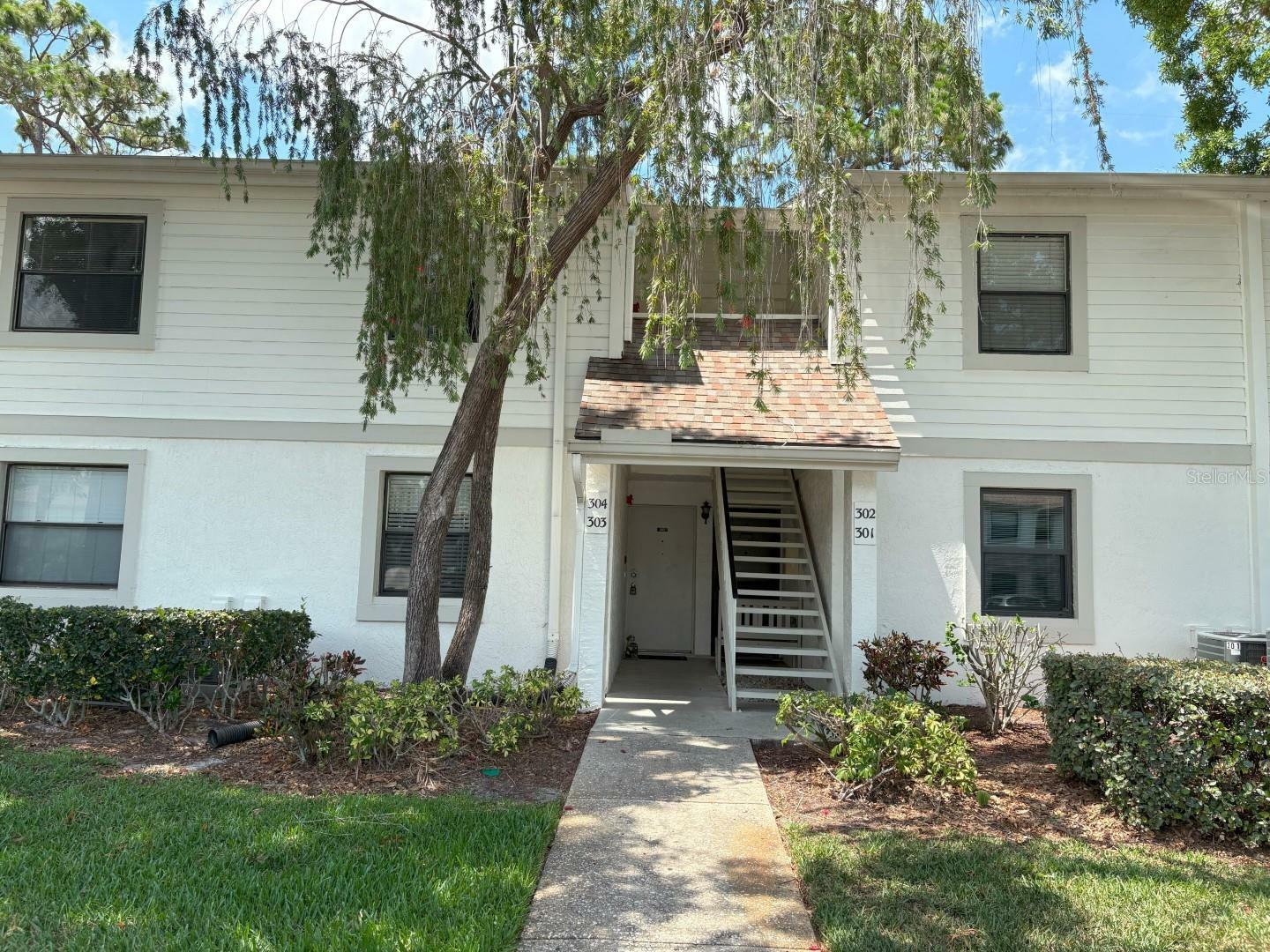 Property Photo: 303 Meadow Lane FL 34677