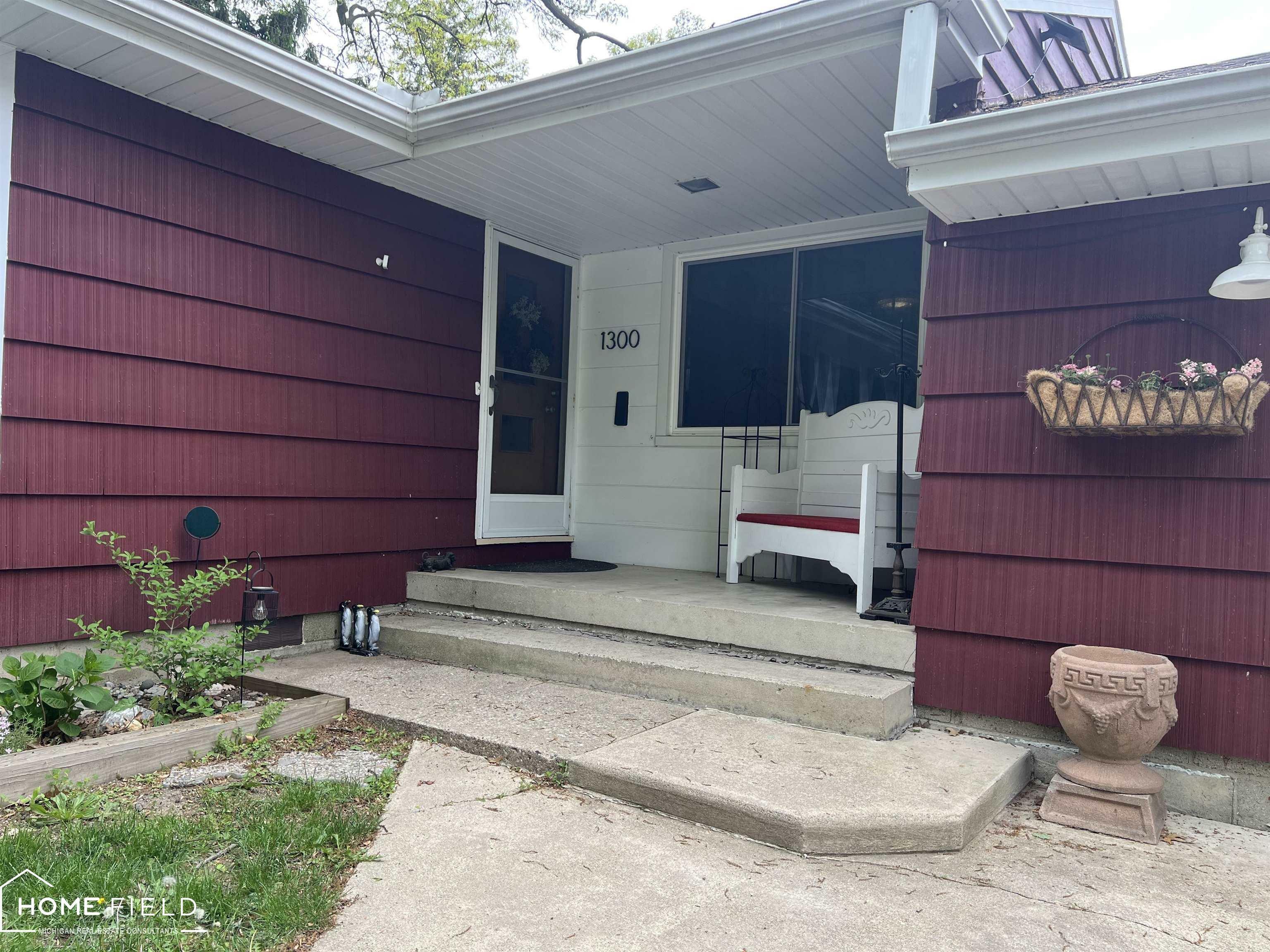 Property Photo: 1300 N Washington Street MI 48867