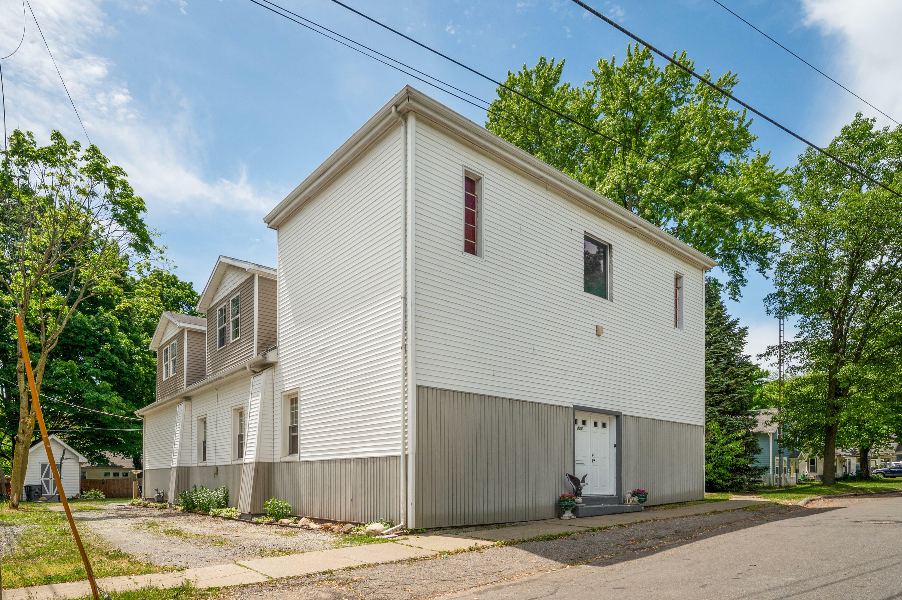 113 W Chicago Street  Buchanan MI 49107 photo