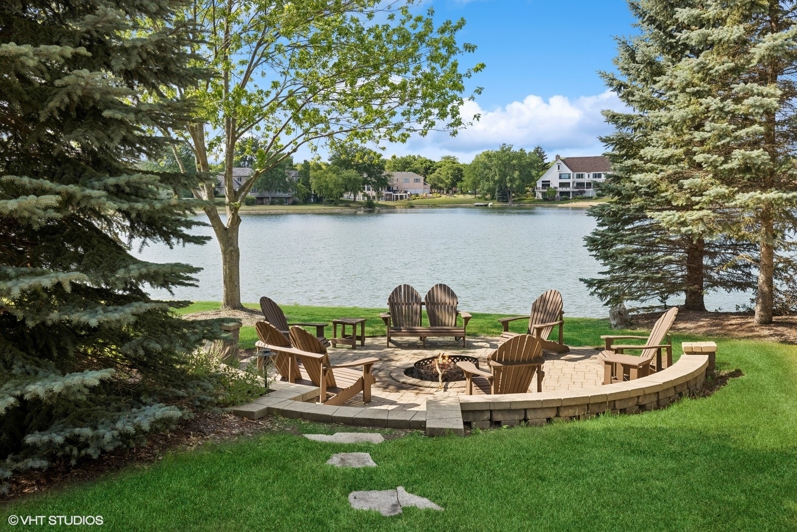 Property Photo: 3 Shoreside Drive IL 60010