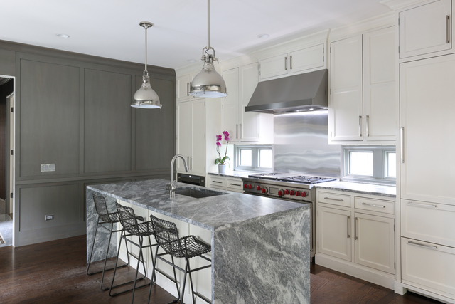 Property Photo: 557 N Vine Street IL 60521