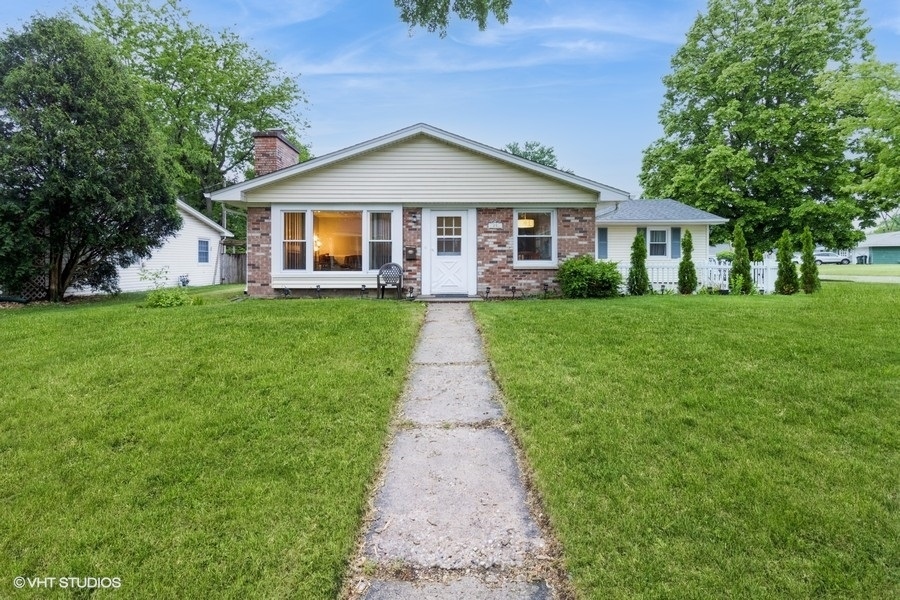 25 Knollwood Drive  Montgomery IL 60538 photo