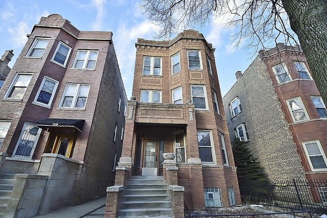 Property Photo: 2336 W Iowa Street 3F IL 60622