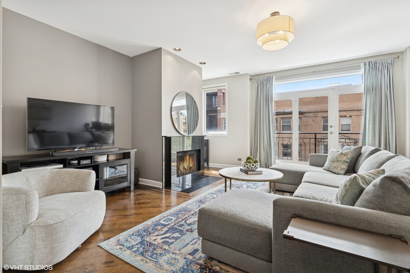Property Photo: 2523 N Halsted Street 2 IL 60614