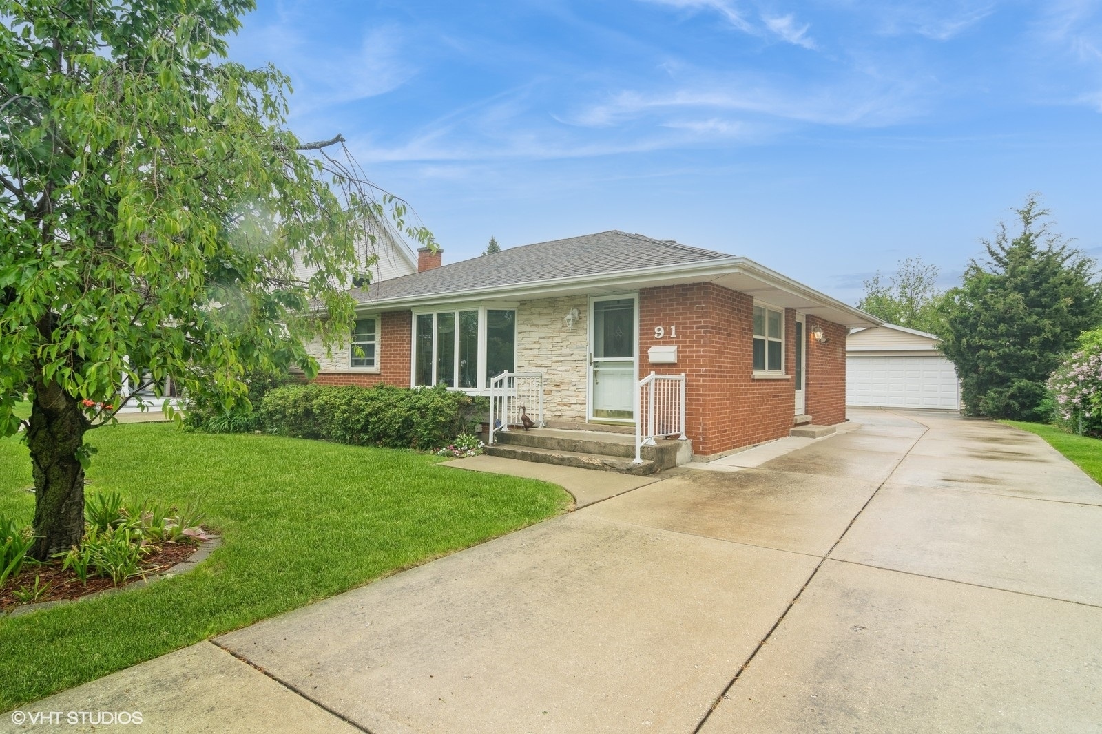 Property Photo: 91 Fletcher Drive IL 60016