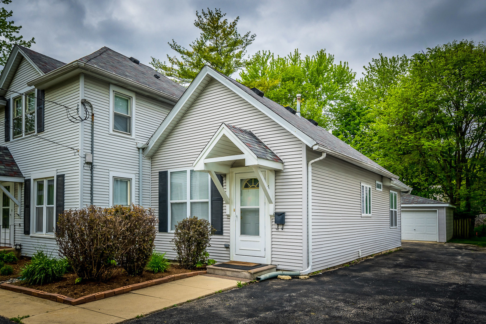 Property Photo: 611 E Wilson Street IL 60510