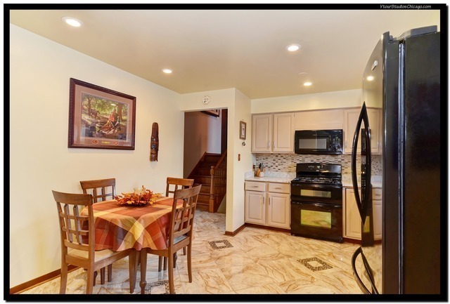 Property Photo: 510 W Millns Court IL 60101
