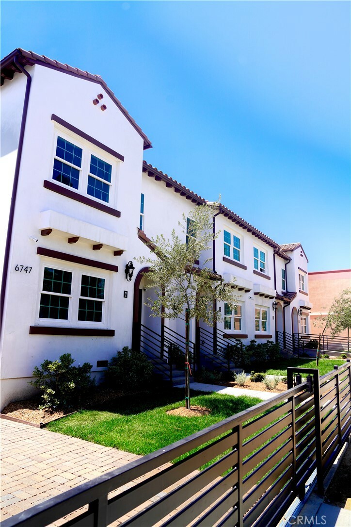 Property Photo: 6747 Pickering Avenue C CA 90601