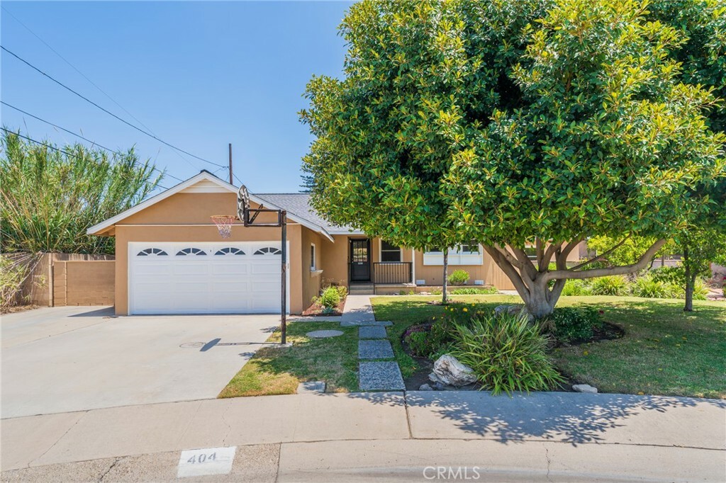Property Photo:  404 N Pear Knoll  CA 92805 