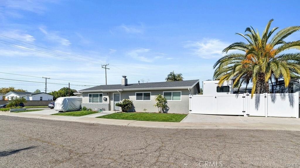 Property Photo:  1045 W Sycamore Avenue  CA 92868 