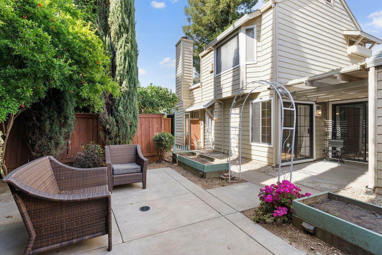 Property Photo: 7 Whitecap Court CA 95833