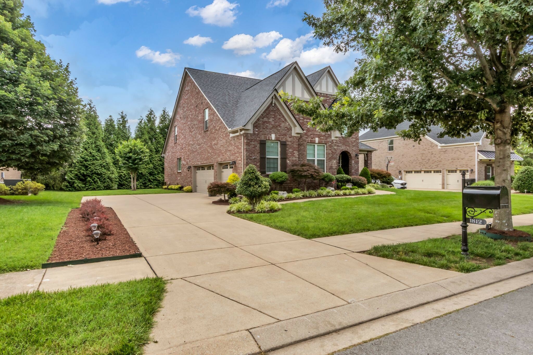 Property Photo: 1812 Fairhaven Ln TN 37128