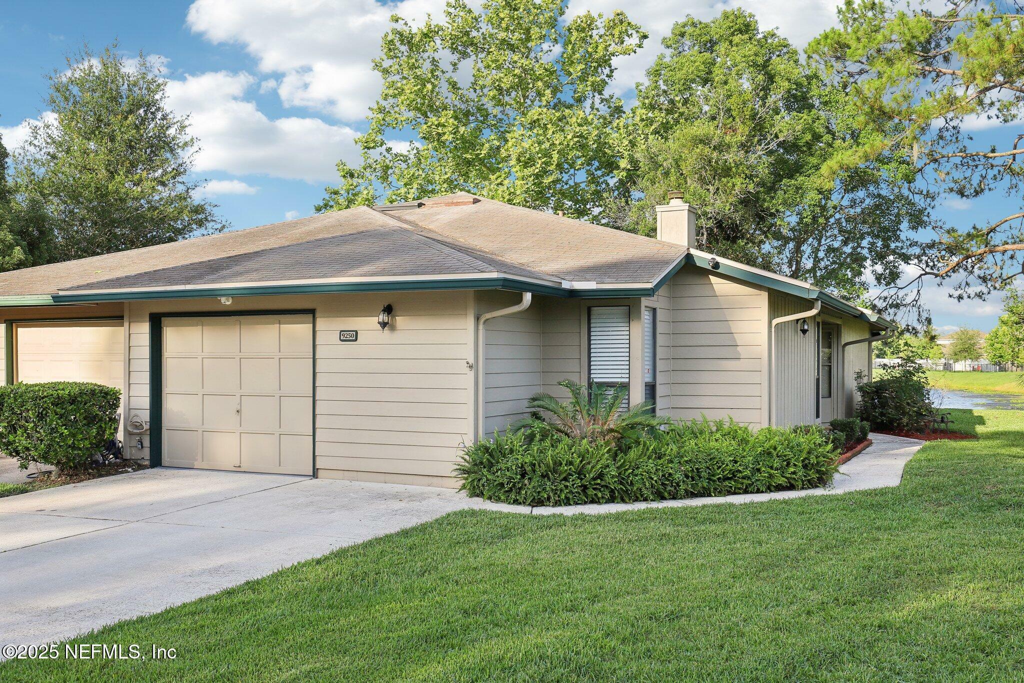 Property Photo: 9250 Arbolita Way FL 32256