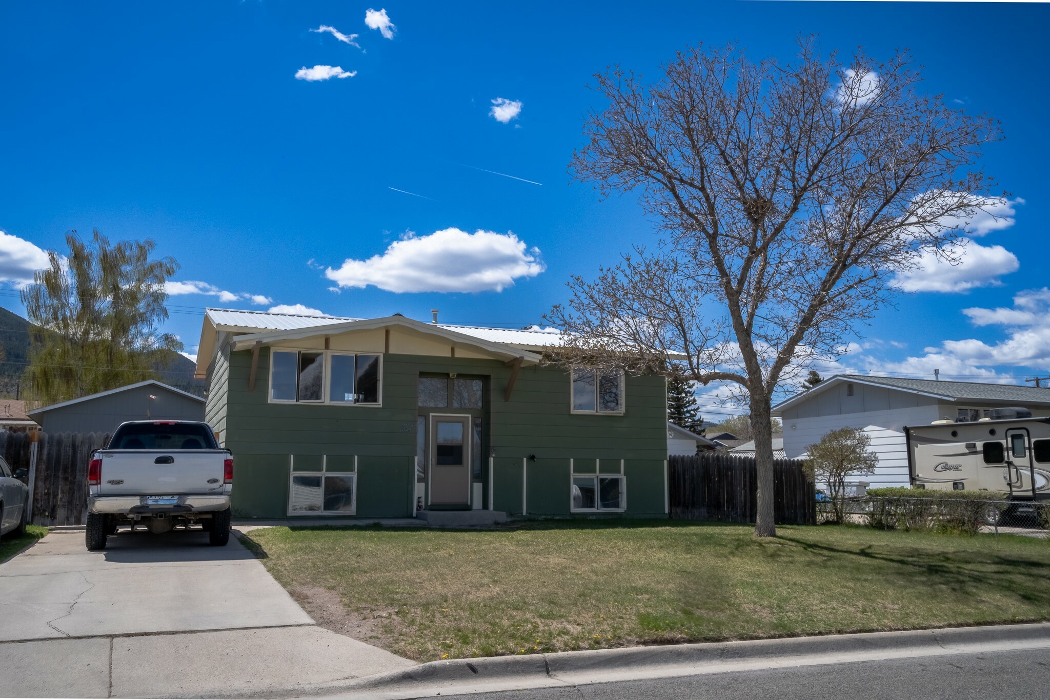 Property Photo:  1827 Hollins Avenue  MT 59601 