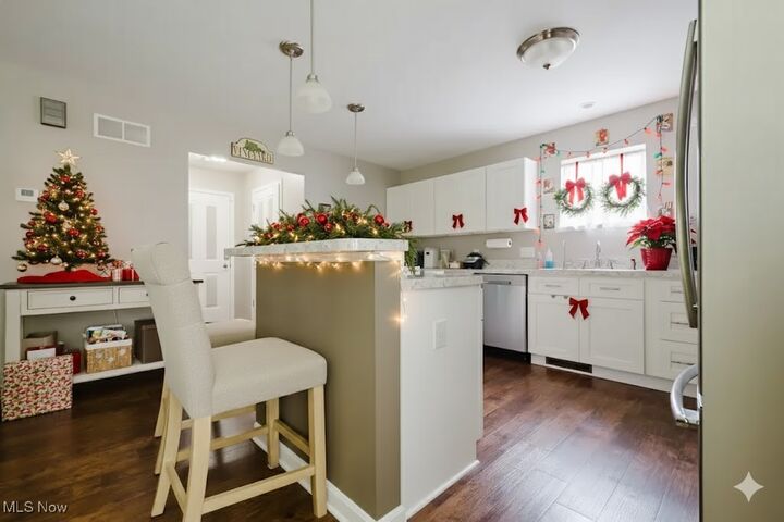 Property Photo: 180 Elizabeth Parkway OH 44304