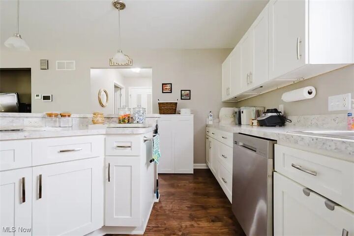 Property Photo:  180 Elizabeth Parkway  OH 44304 