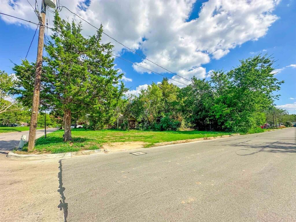 Property Photo: 801 Bois D Arc Street TX 76086