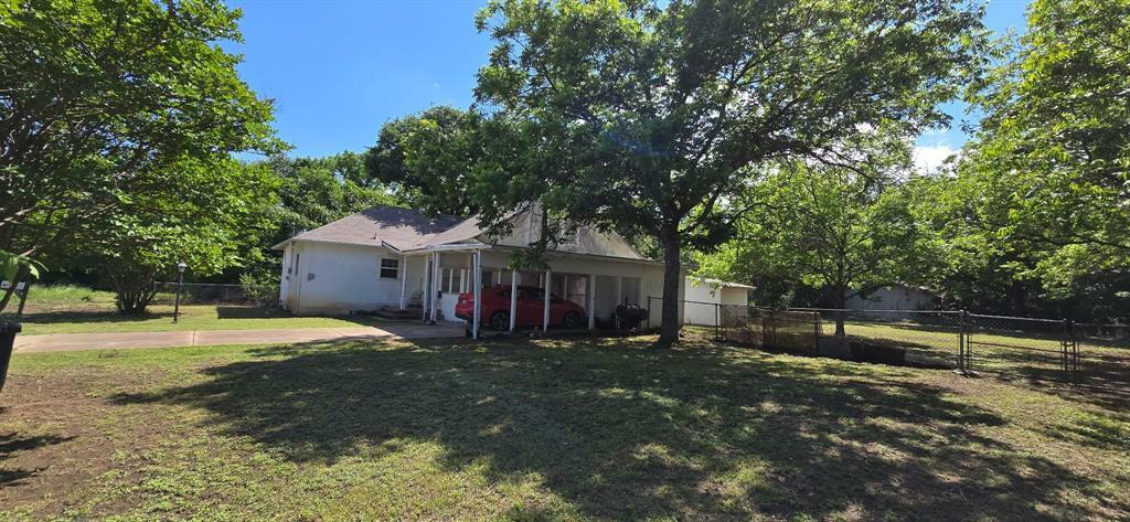 Property Photo: 2821 Delaware Trail TX 76135