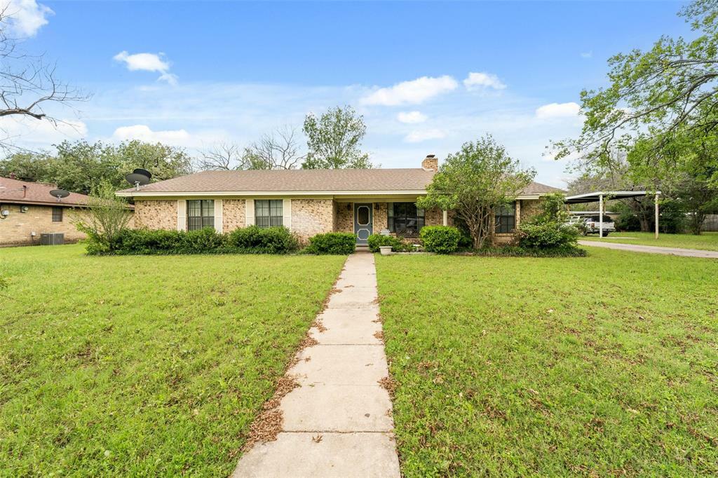 Property Photo: 402 N Walnut Street TX 76705