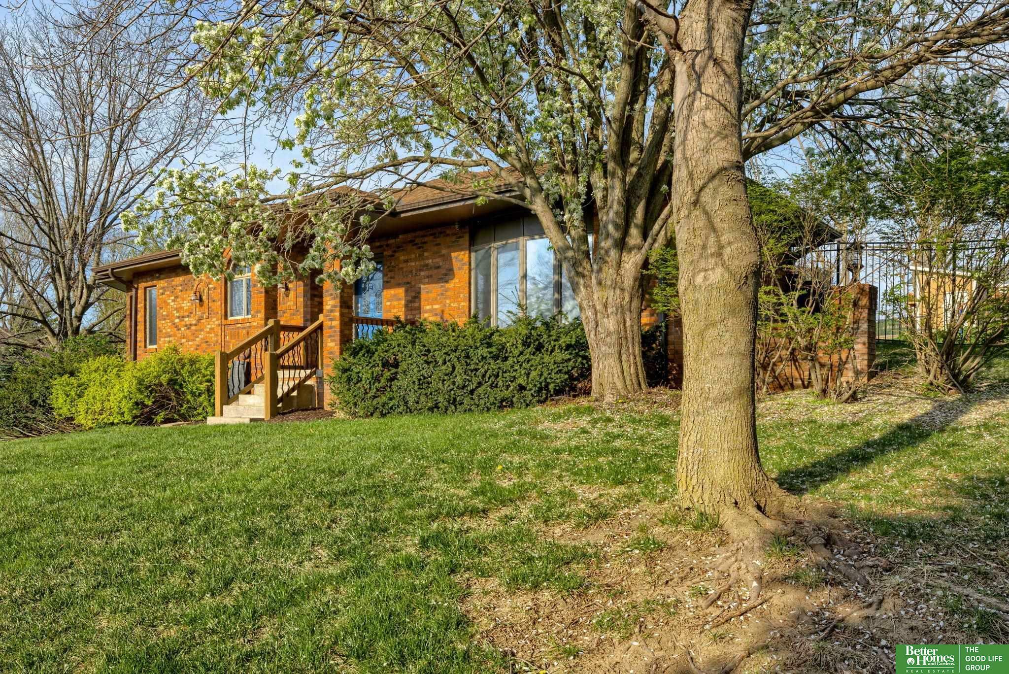 Property Photo: 9404 Valaretta Drive NE 68028