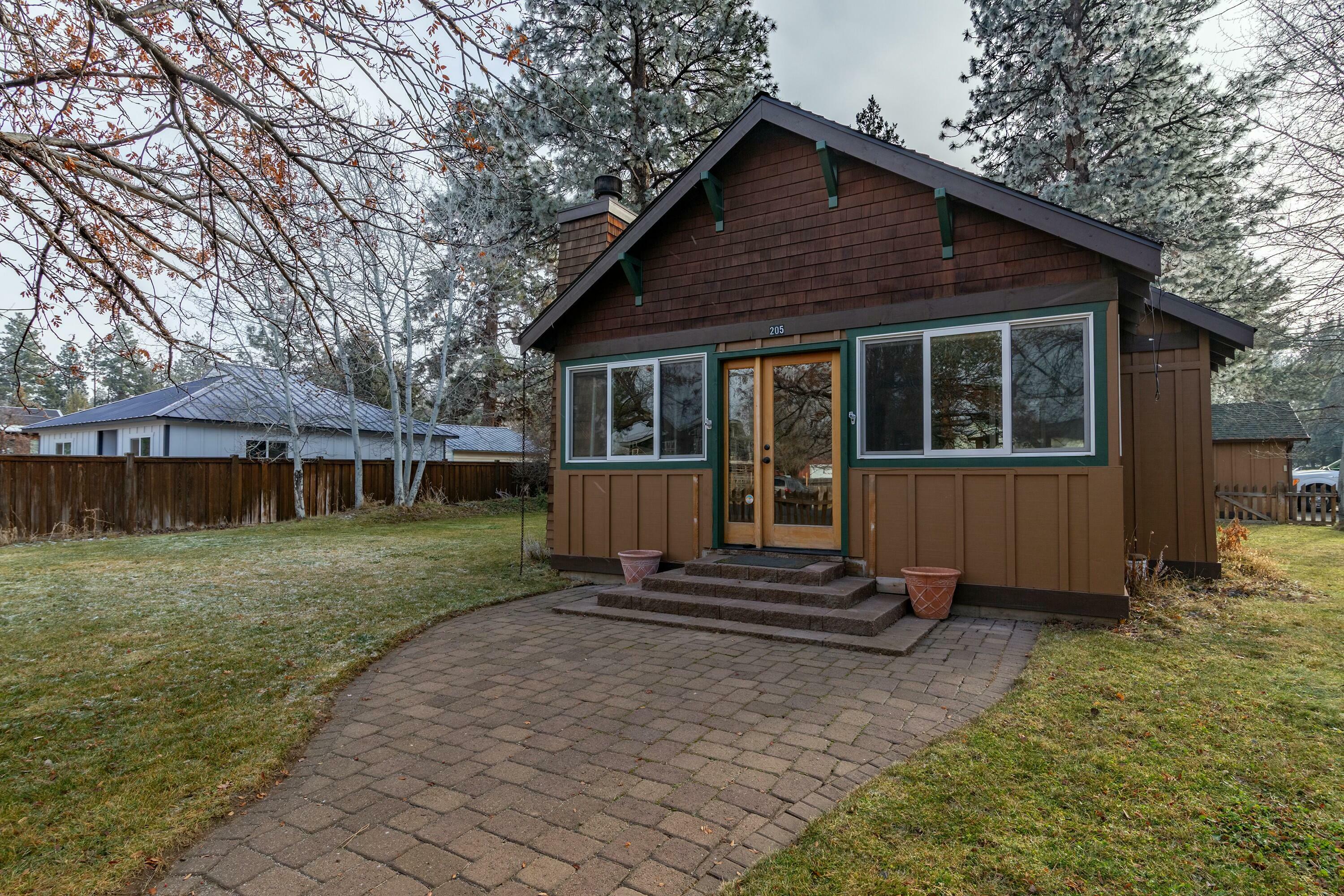 Property Photo: 205 E Washington Avenue OR 97759