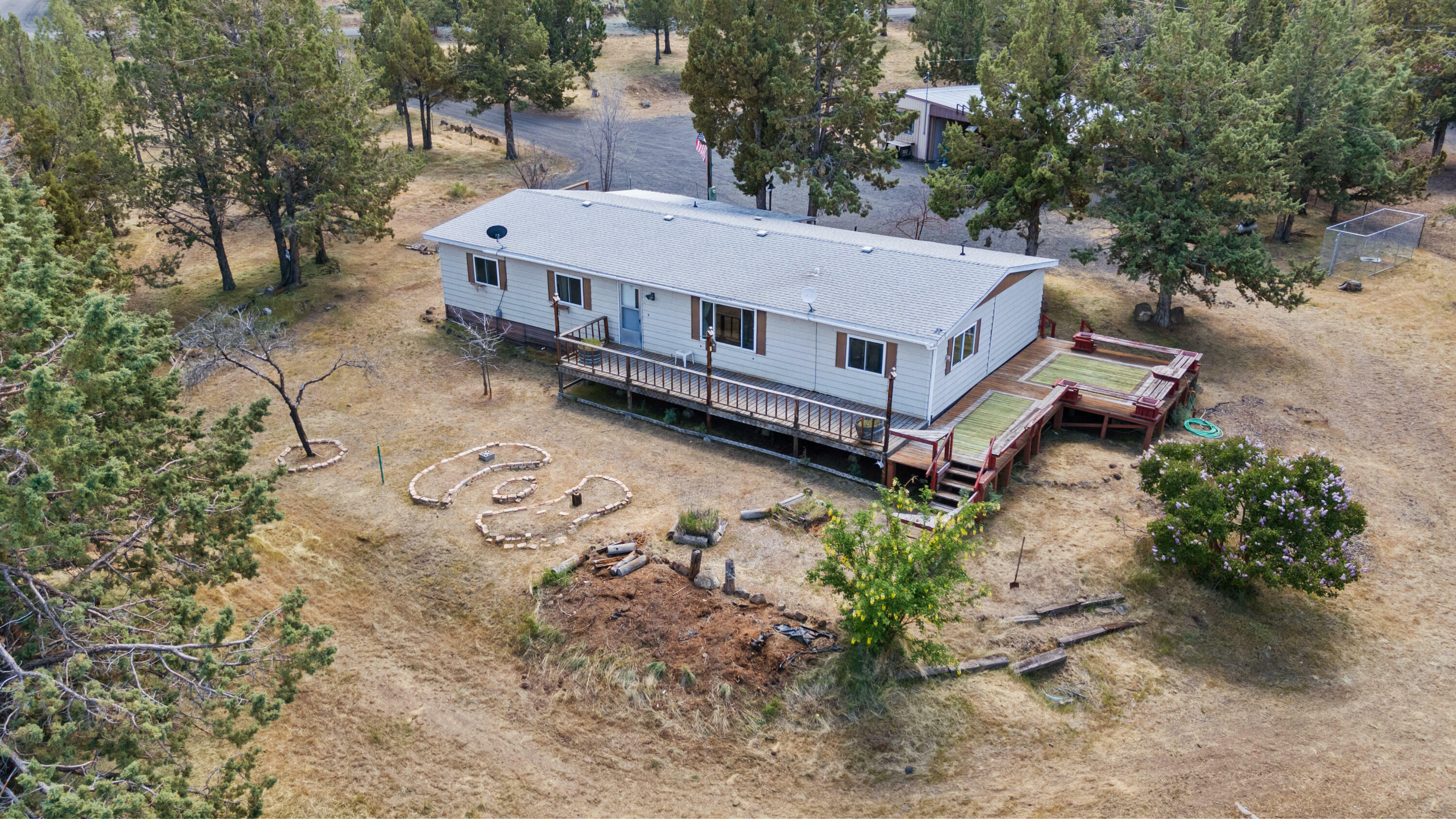 Property Photo: 791 SE Akins Drive OR 97754