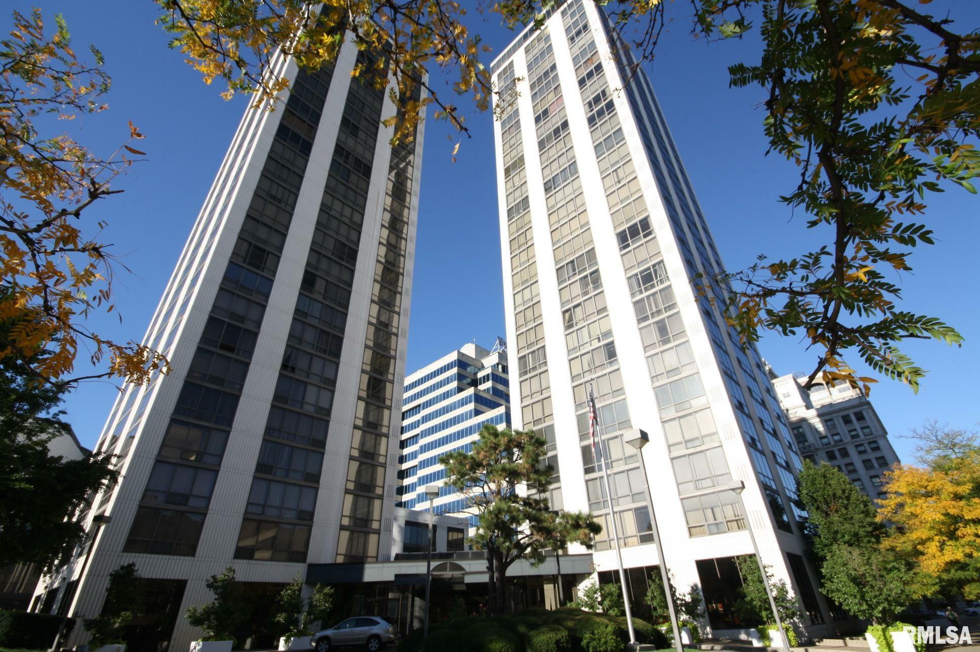 Property Photo: 125 SW Jefferson Avenue W11a(W) IL 61602