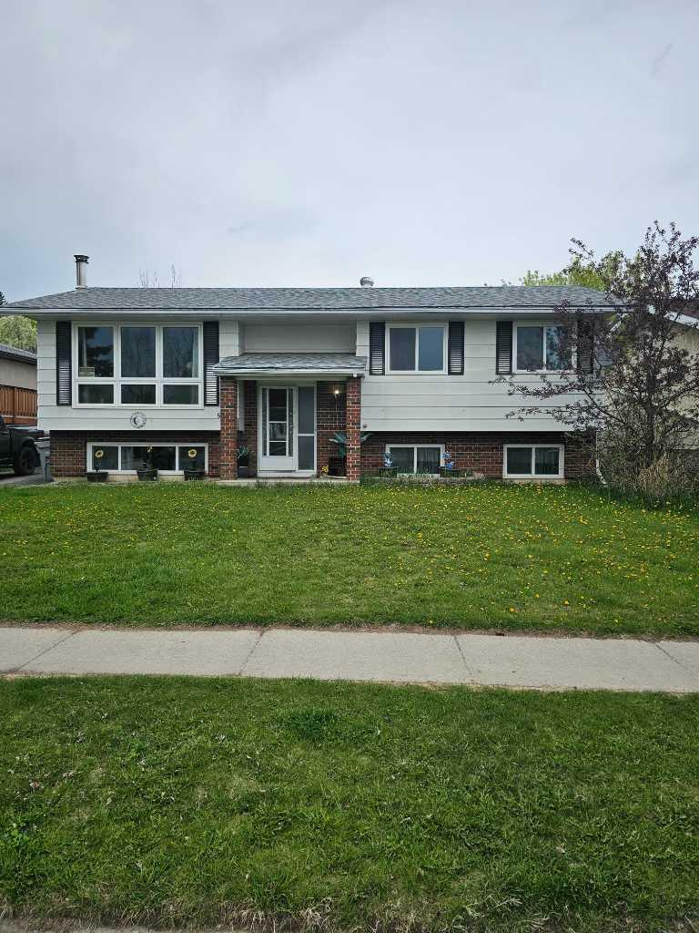 5518 13 Avenue  Edson AB T7E 1H7 photo