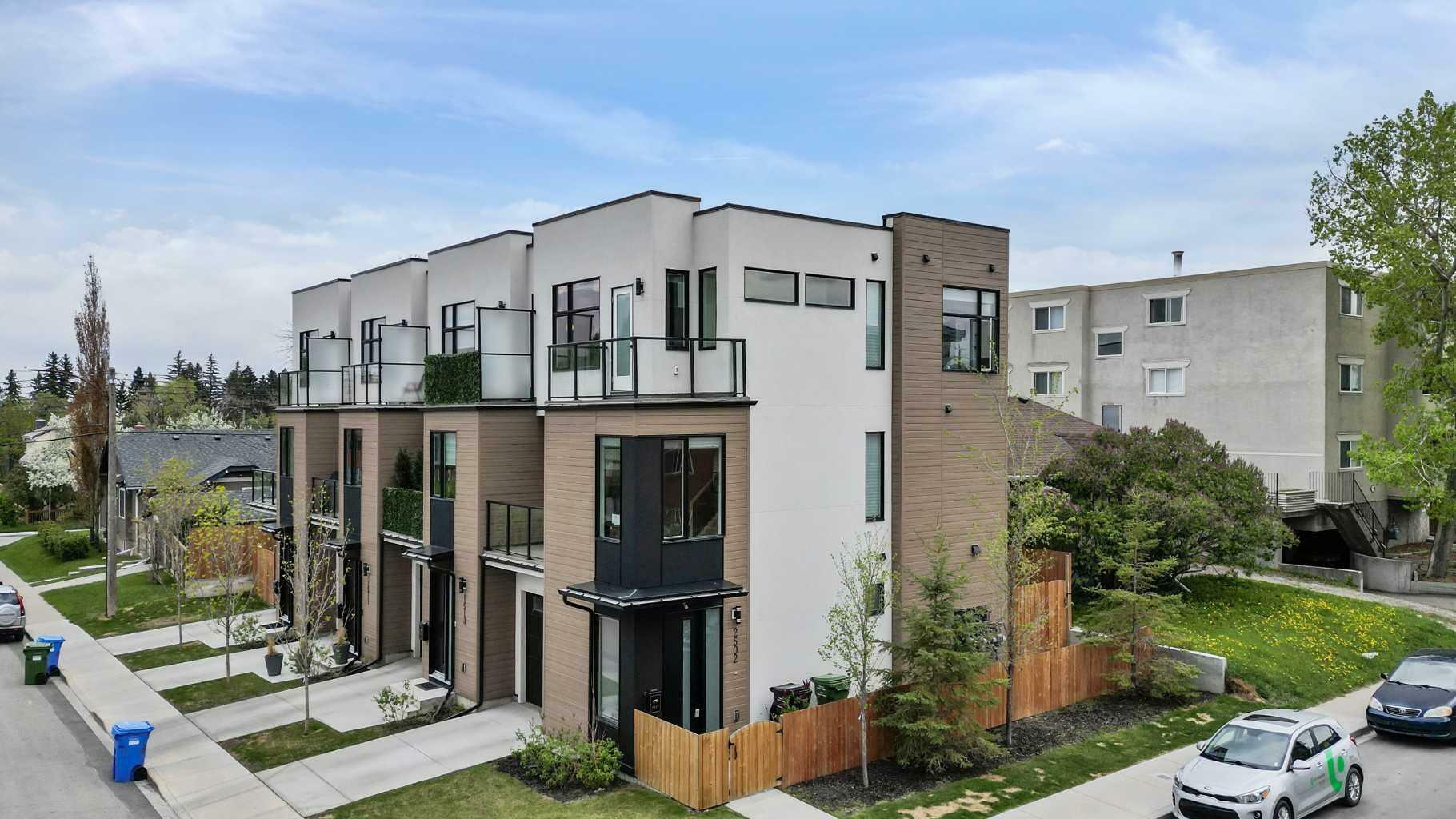 Property Photo: 2502 15 Street SW AB T2T 3Z5
