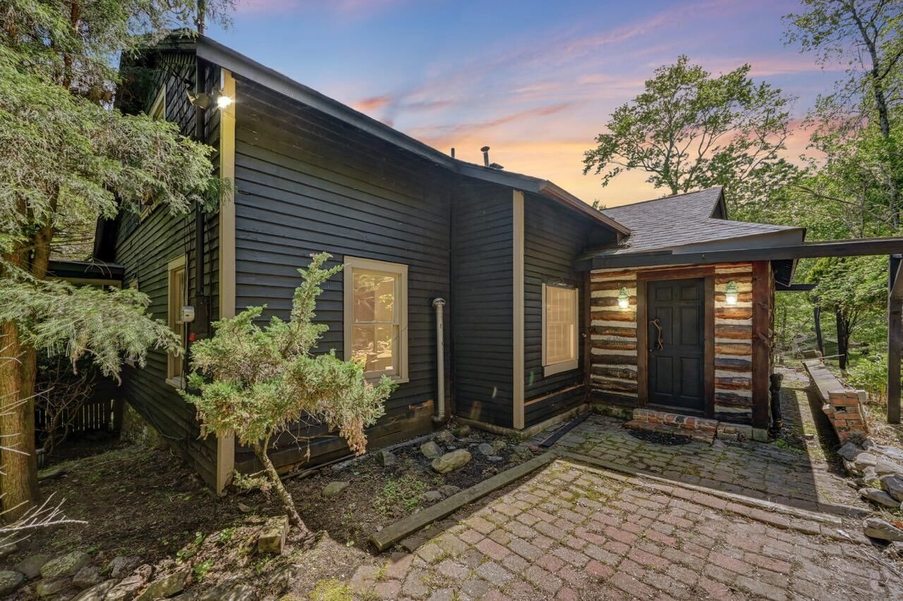 Property Photo:  2285 Beartown Road  PA 18325 