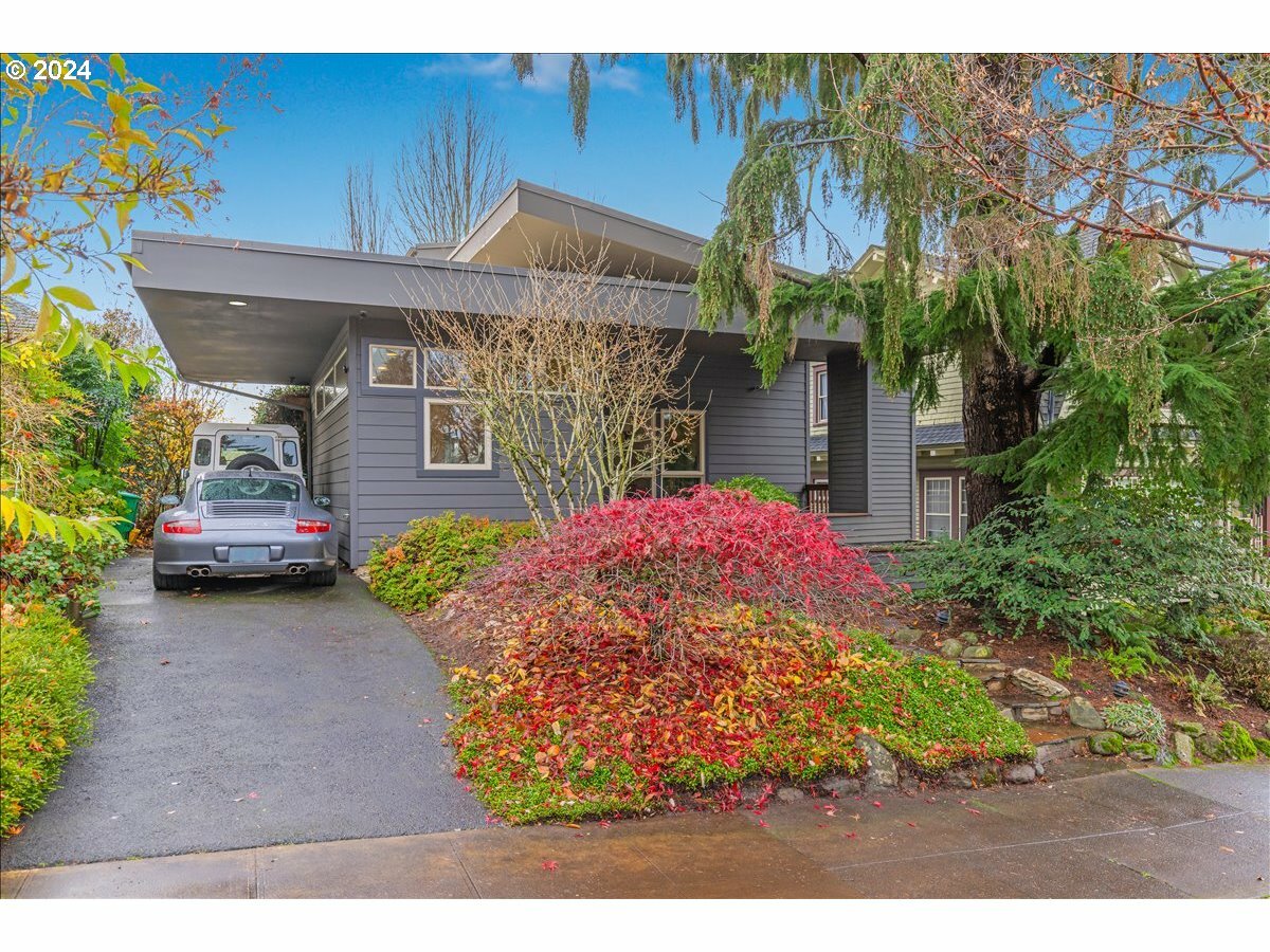 Property Photo: 3015 SE 43rd Ave OR 97206
