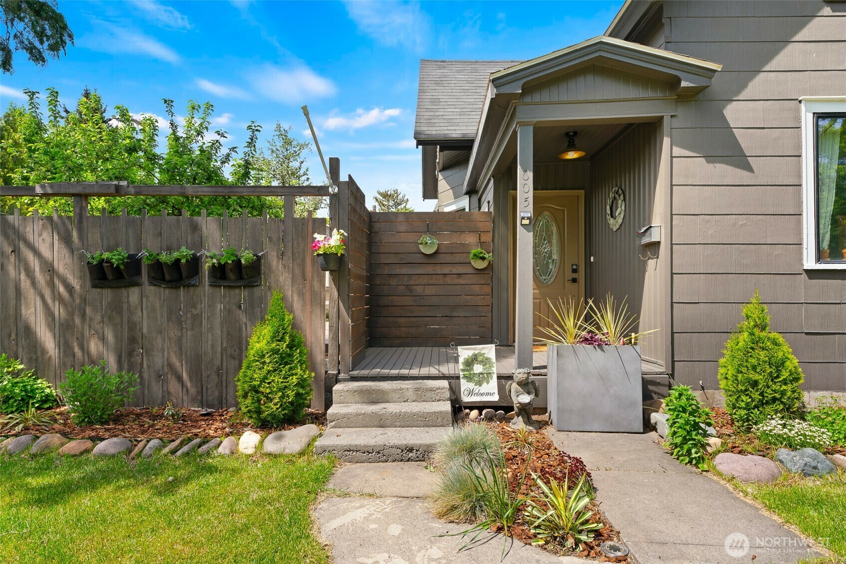 Property Photo: 605 N Sampson Street WA 98926