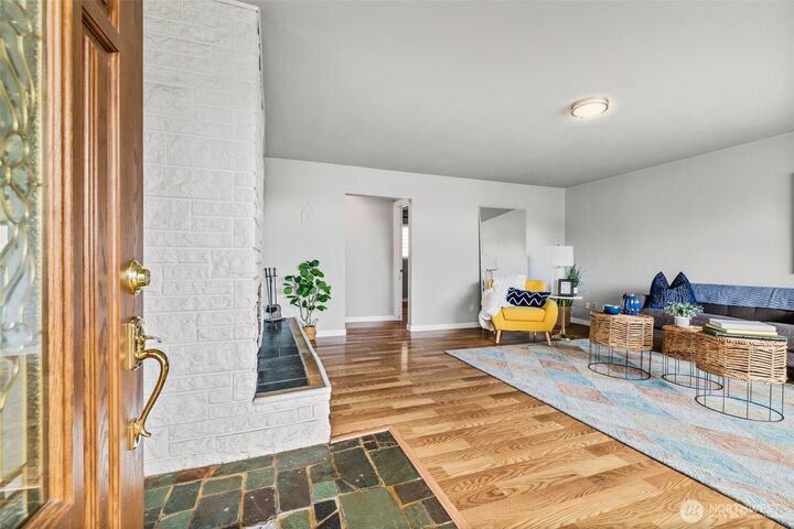 Property Photo:  2042 E Harrison Street  WA 98404 