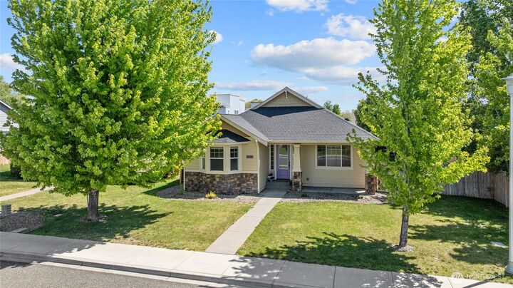 Property Photo: 2400 N Spar Lane WA 98926