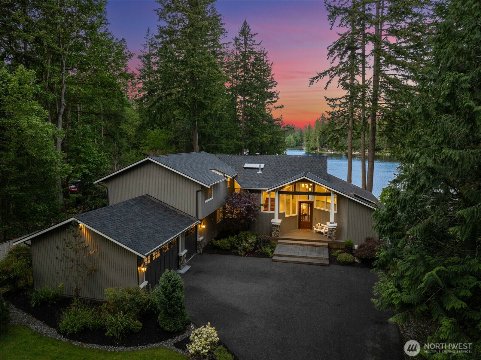 Property Photo: 1916 W Beaver Lake Drive SE WA 98075