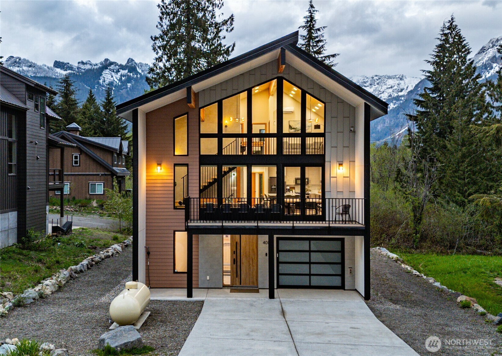 Property Photo: 400 Hyak Dr E WA 98068