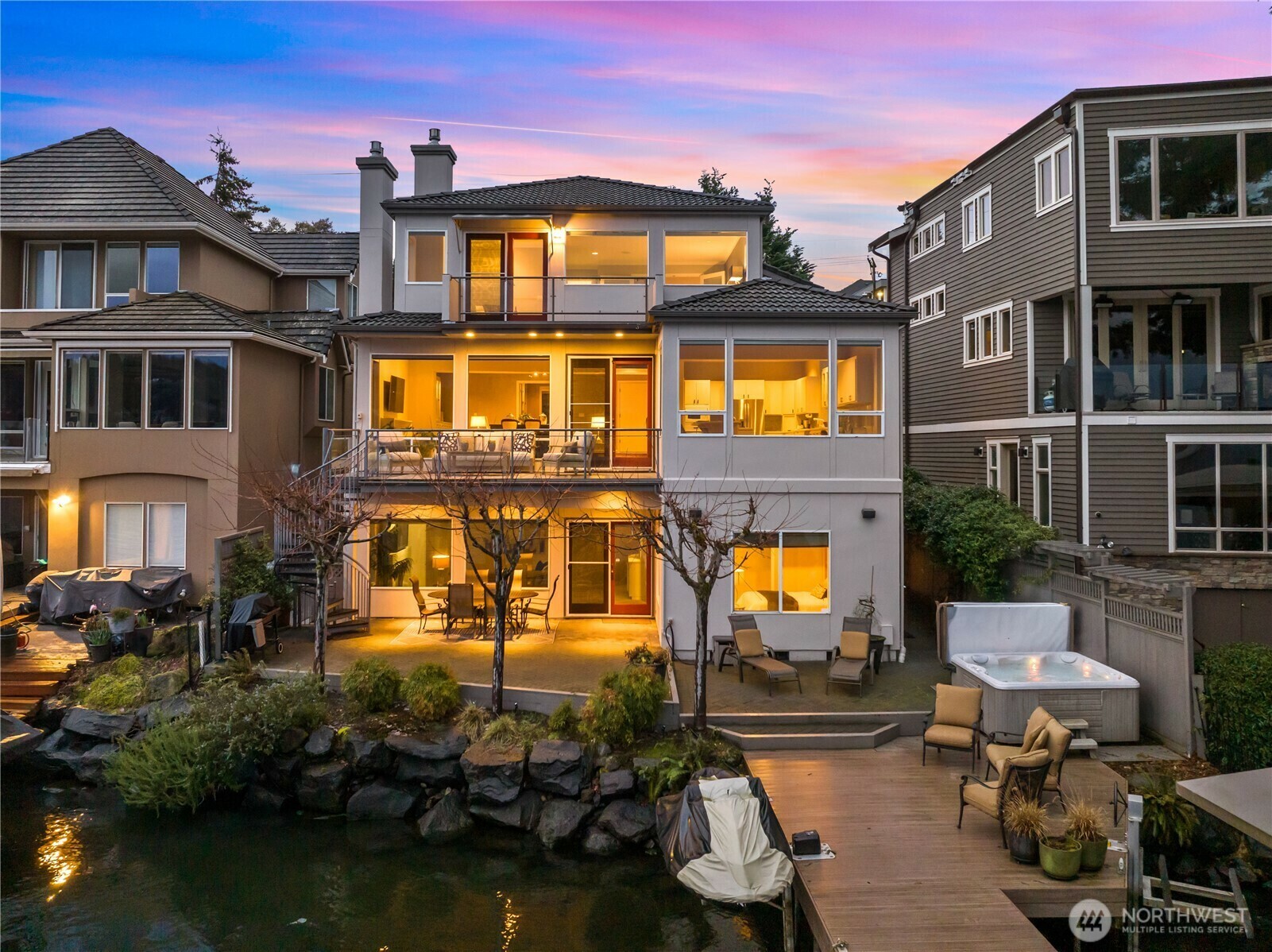 Property Photo: 3711 Lake Washington Boulevard N WA 98056