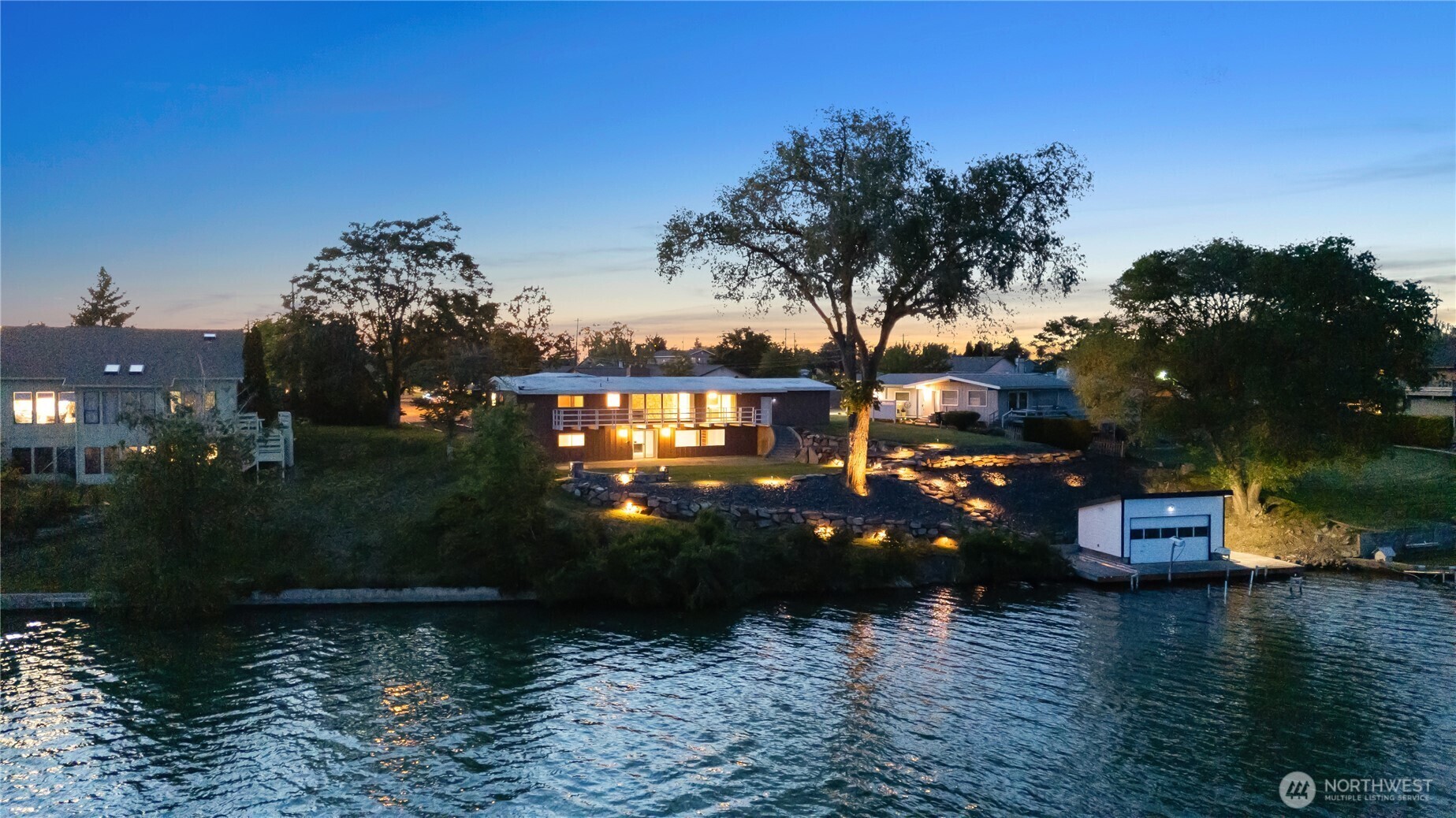 Property Photo:  718 S Gaylord Place  WA 98837 