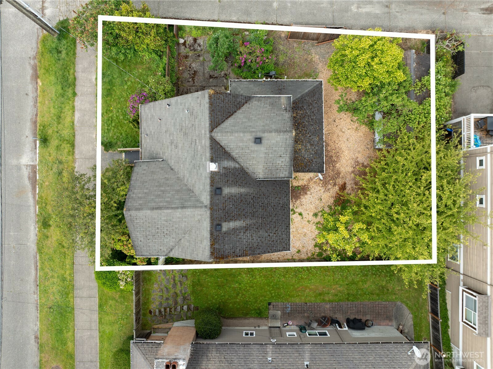 Property Photo: 4604 SW Lander Street WA 98116