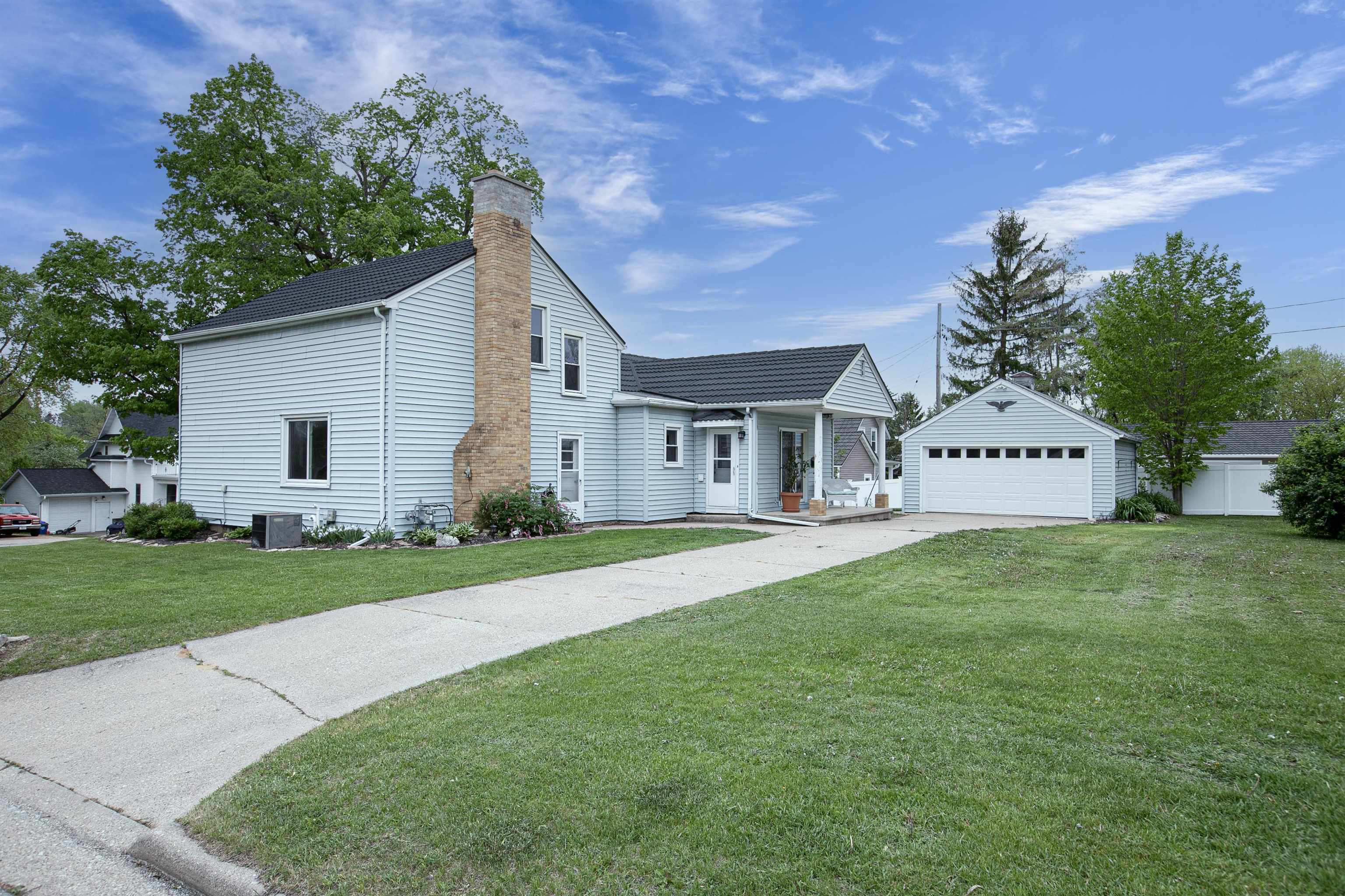 Property Photo: 401 W Main Street WI 54944
