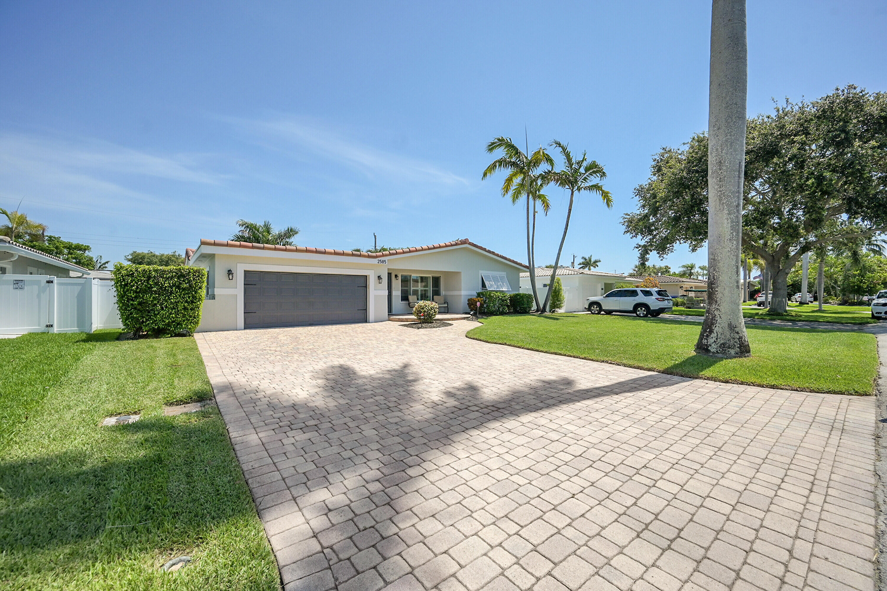 Property Photo: 2585 SE 6th Street FL 33062