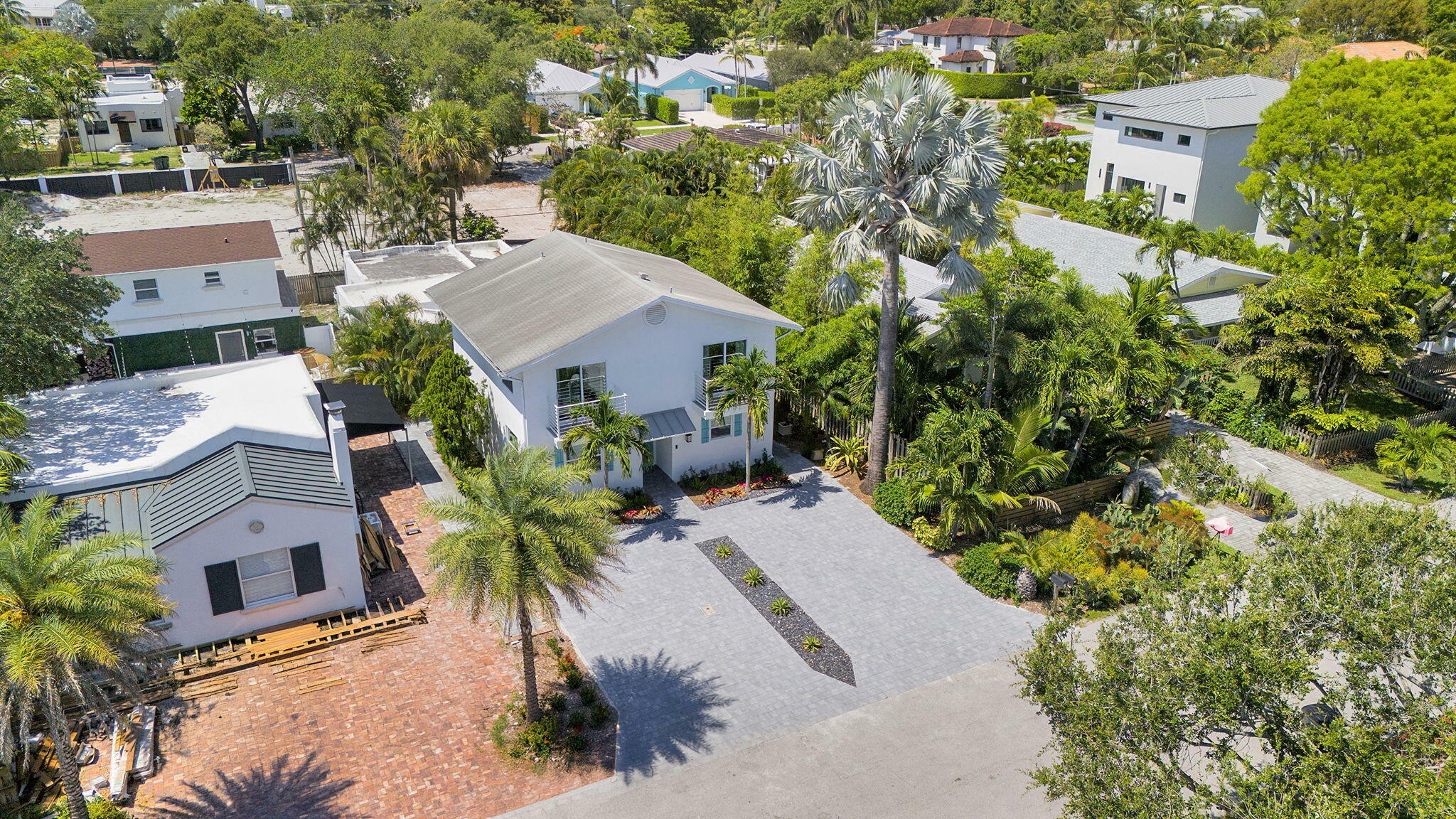 Property Photo: 218 NE 10th Street FL 33444