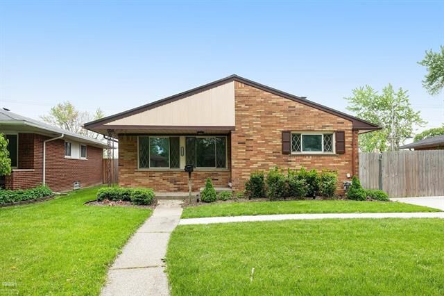 Property Photo:  21036 Suffolk Street  MI 48035 
