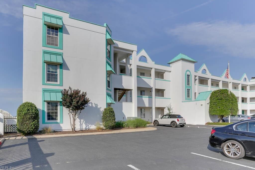 Property Photo:  810 E Ocean View Ave 105  VA 23503 