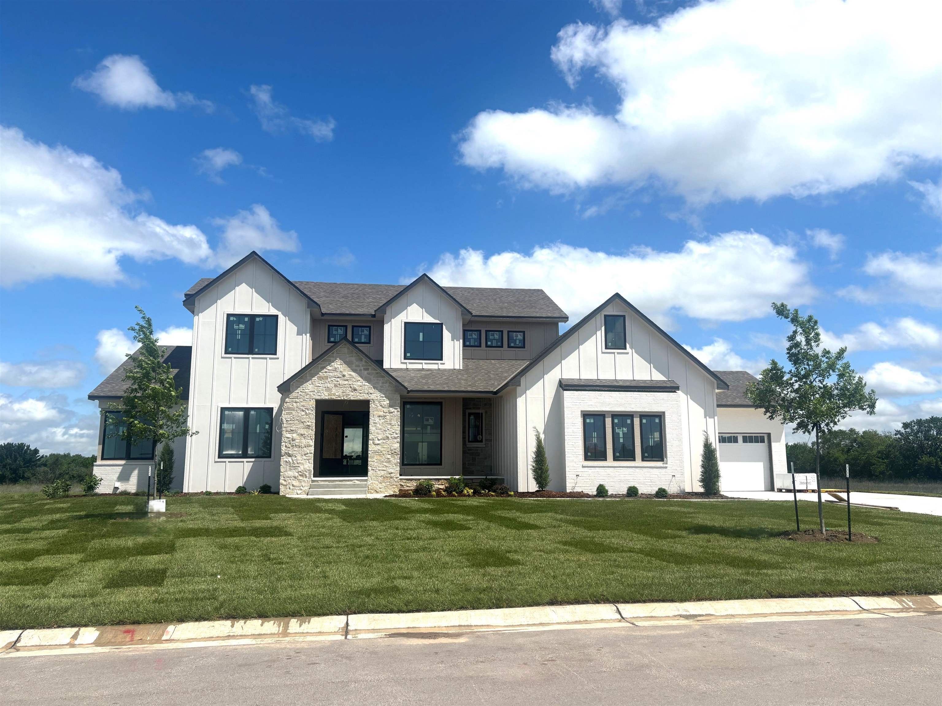 Property Photo: 3338 N Bedford Court KS 67226