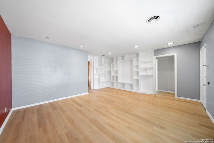 Property Photo: 435 Harcourt Avenue TX 78223