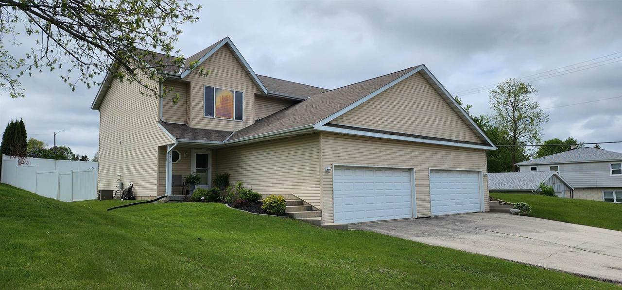 Property Photo: 1714 Fairview Drive WI 53090