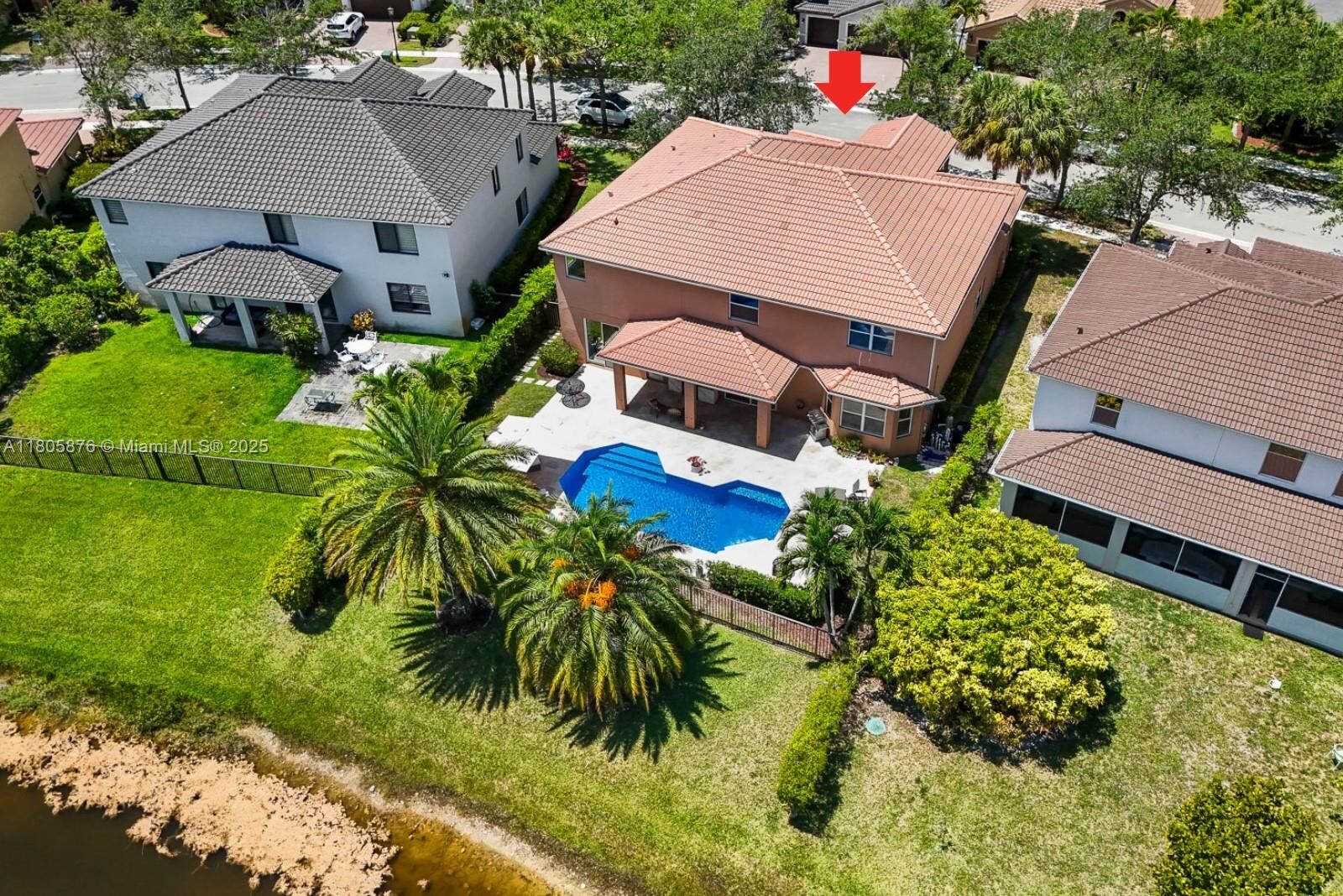 Property Photo: 19165 N Gardenia Ave FL 33332