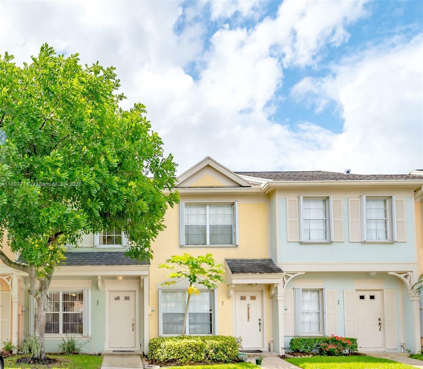 Property Photo: 69 Simonton Cir 1 FL 33326
