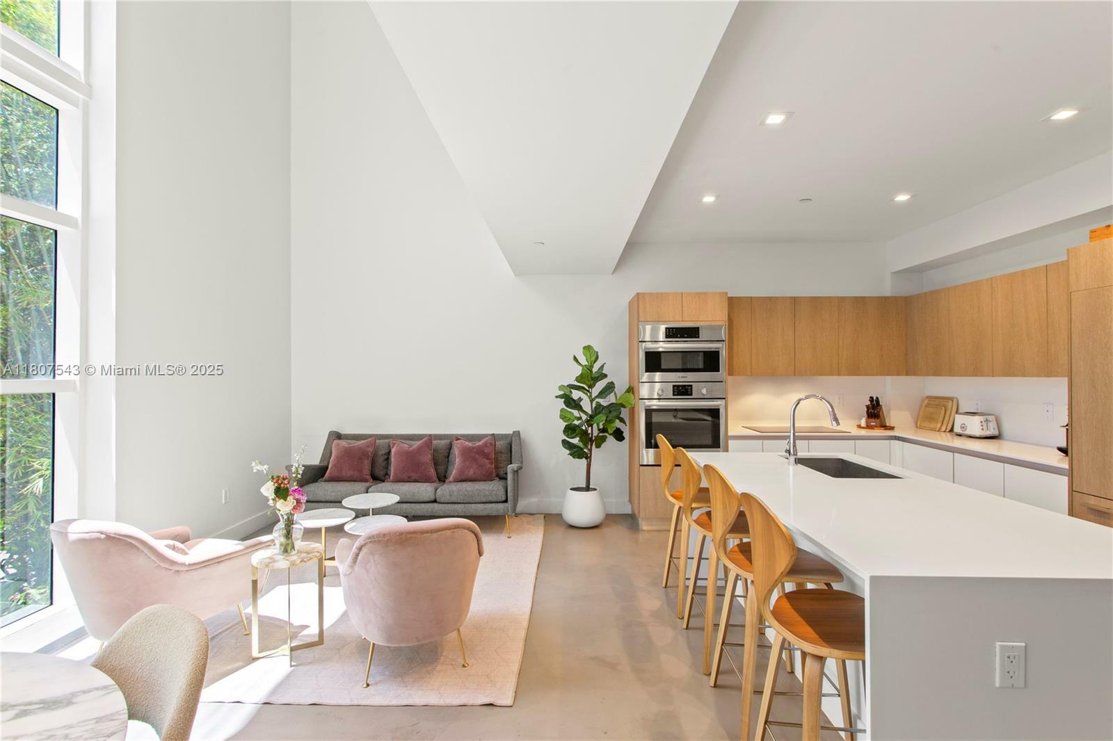 Property Photo: 455 NE 39th St 102 FL 33137